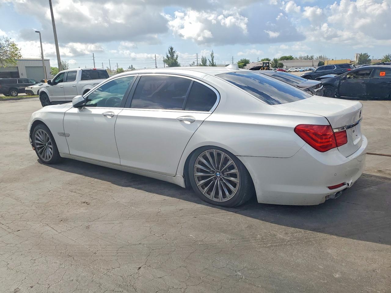 2012 BMW 740 Li - Фото 2