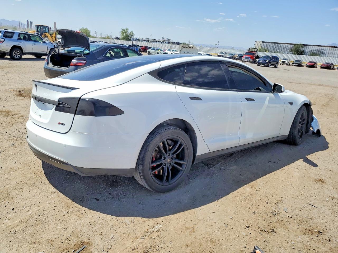2014 Tesla Model S - Фото 3