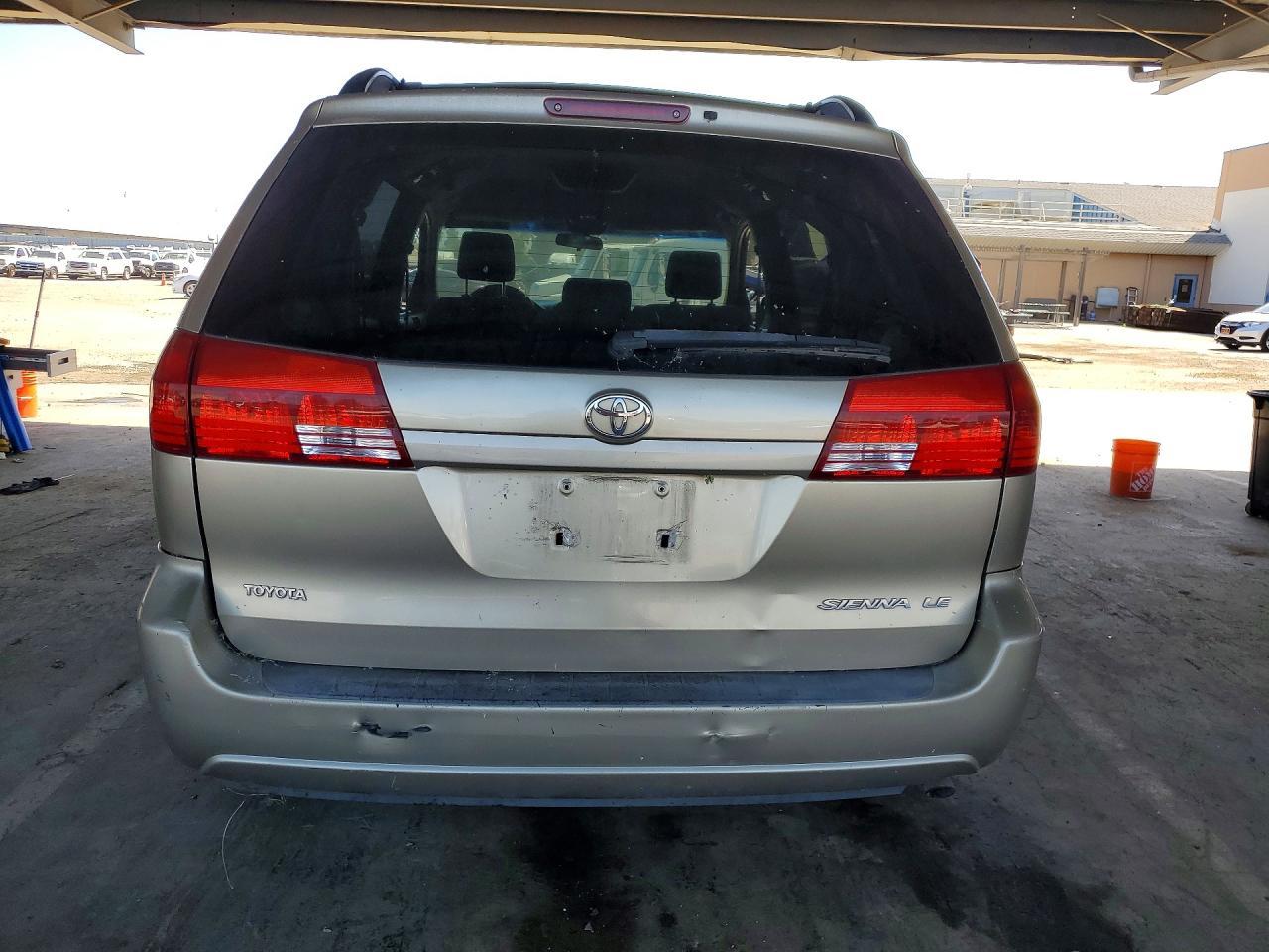 2004 Toyota Sienna Le 8 Passenger - Image 6