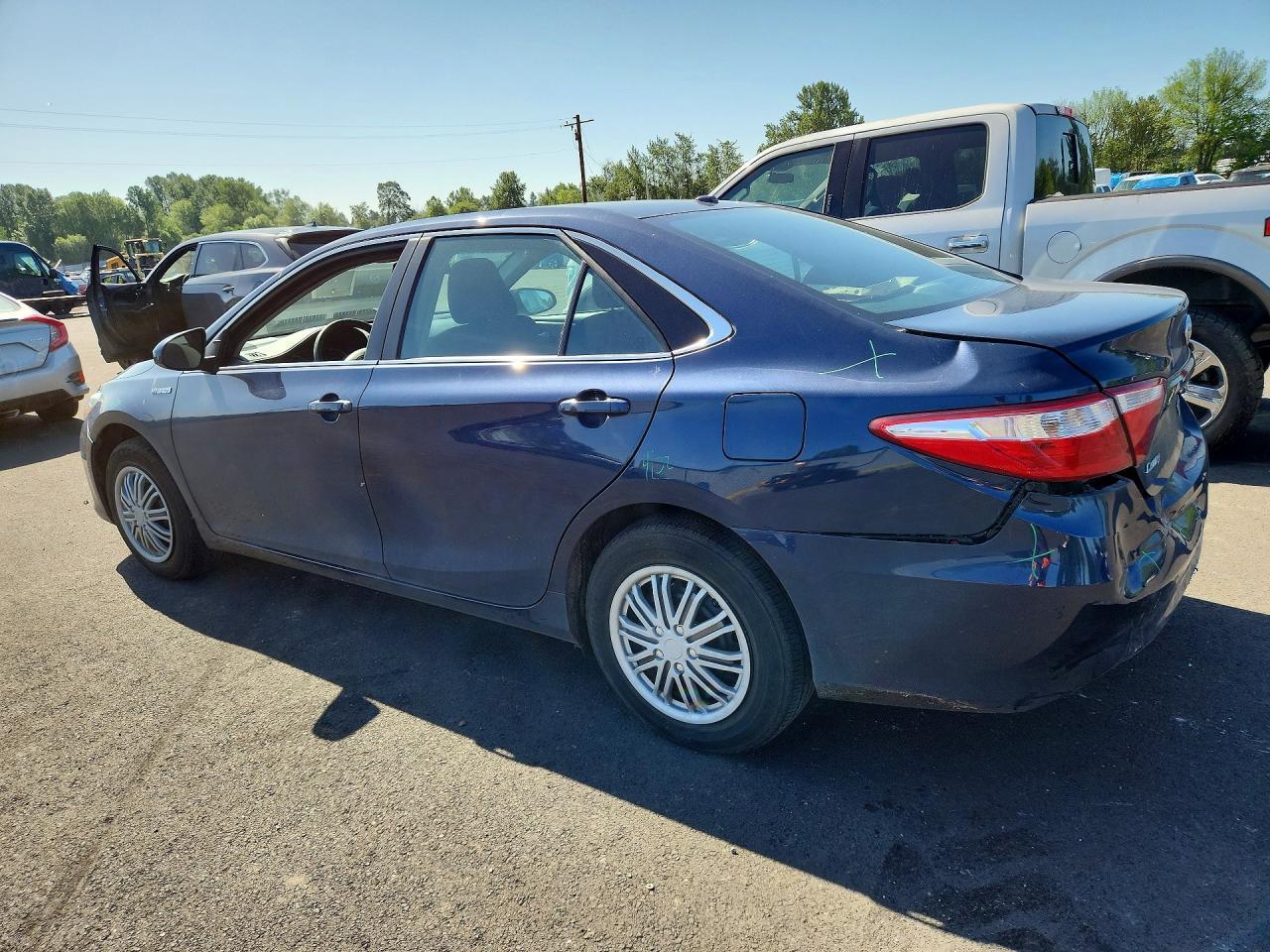 2016 Toyota Camry Hybrid Le - Фото 2