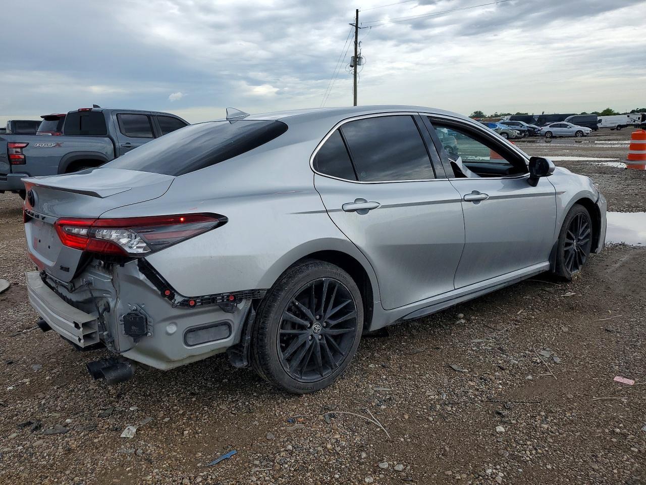 2022 Toyota Camry Xse - Фото 3