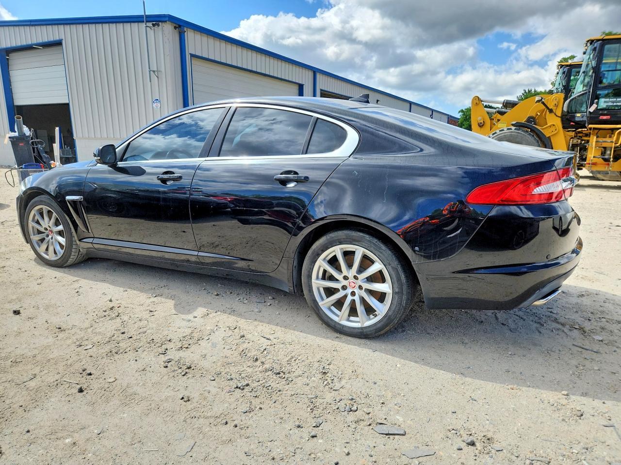 2015 Jaguar Xf - Фото 2