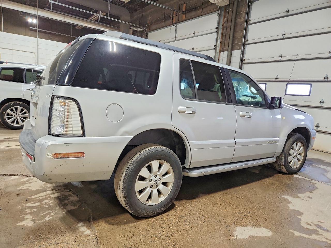 2010 Mercury Mountaineer Luxury - Image 3
