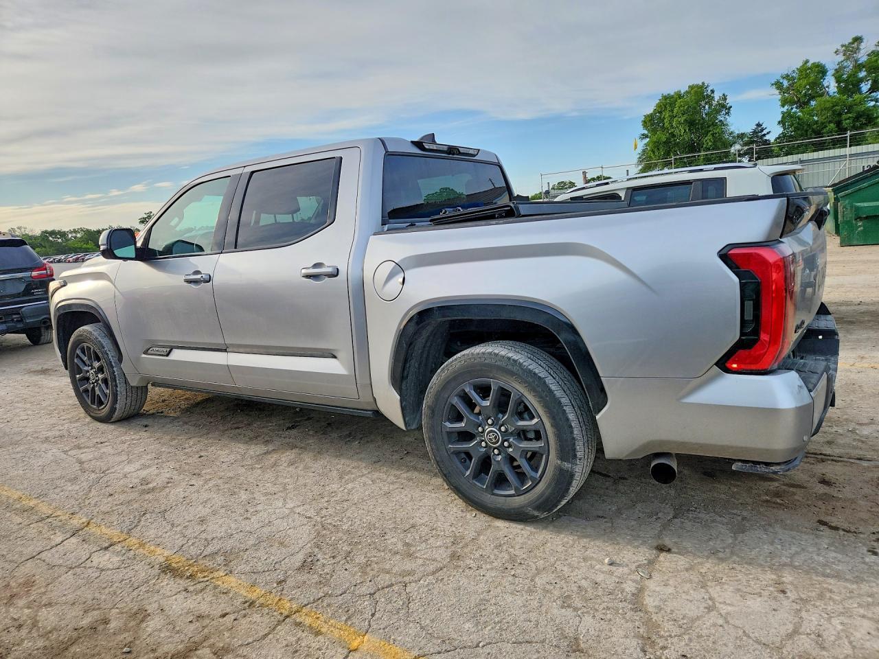 2022 Toyota Tundra Platinum - Фото 2
