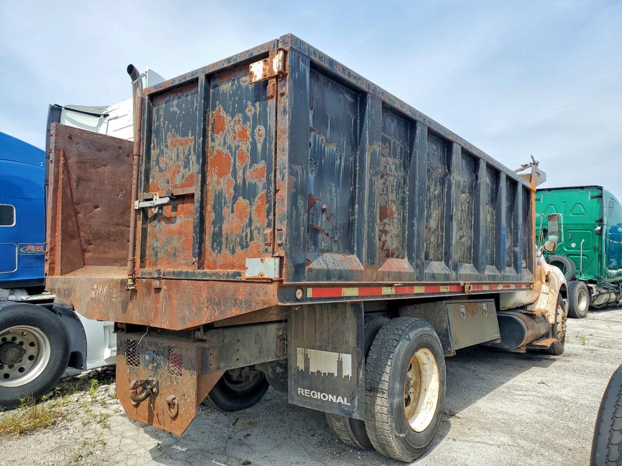 2007 Ford F650 Super Duty Dump Truck - Image 4