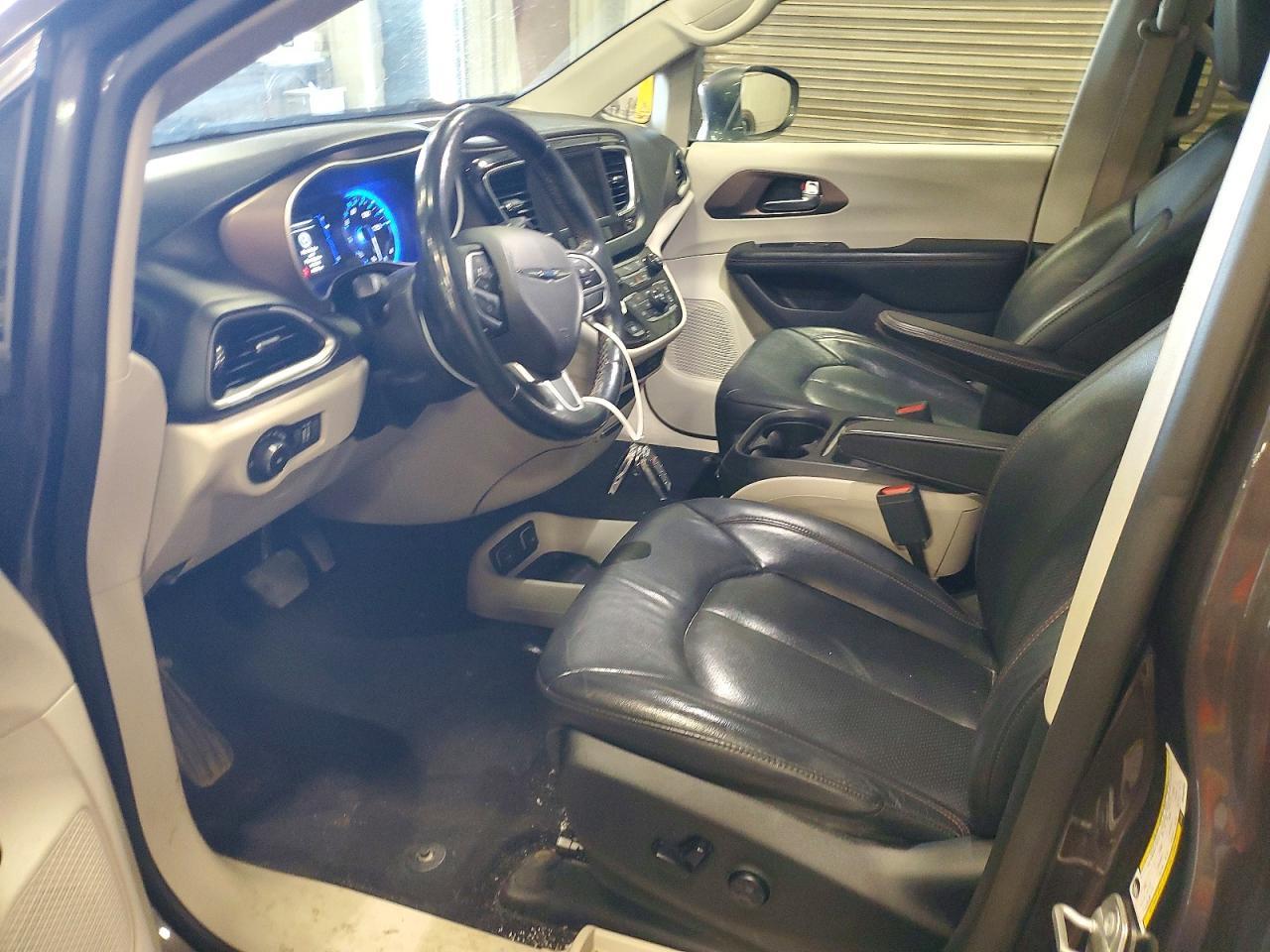 2019 Chrysler Pacifica Touring L - Image 7