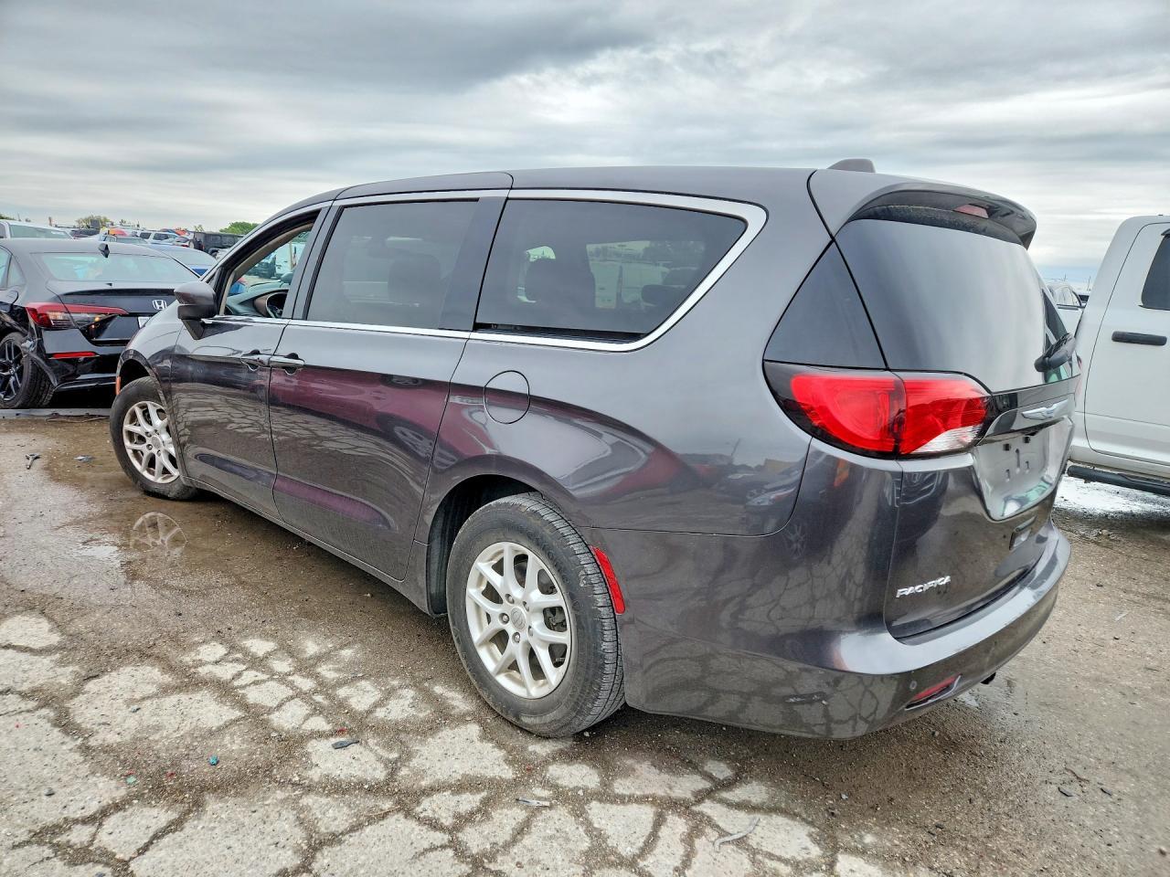 2018 Chrysler Pacifica Lx - Фото 2