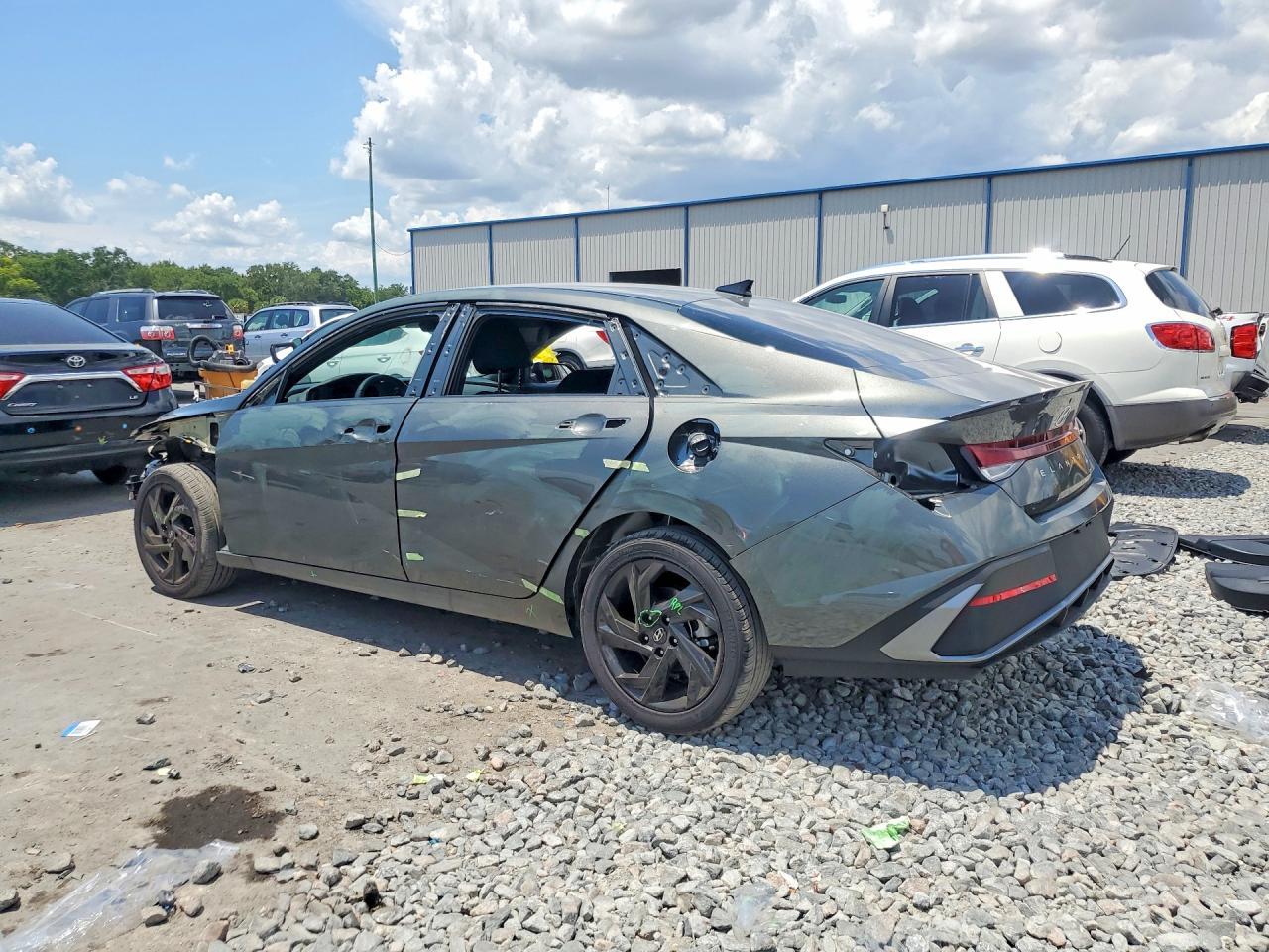 2026 Hyundai Elantra Sel Sport - Image 2