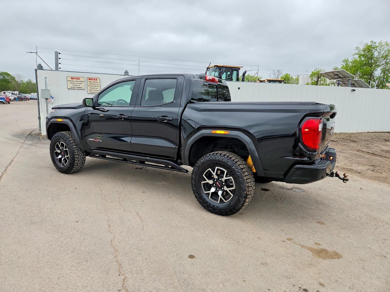 2025 GMC Canyon At4 - Image 2
