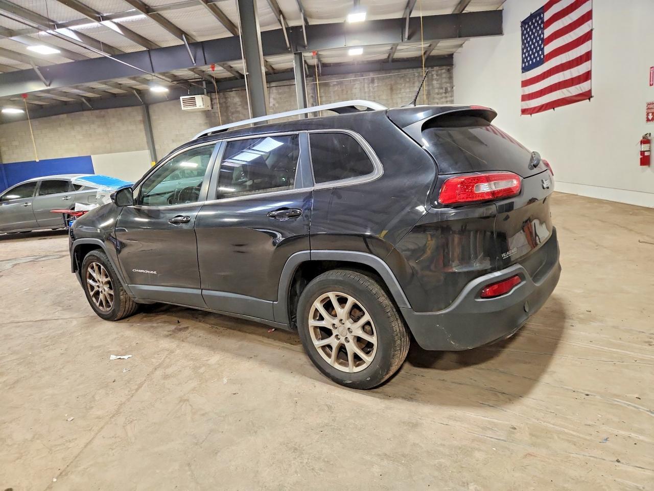 2015 Jeep Cherokee Latitude - Фото 2