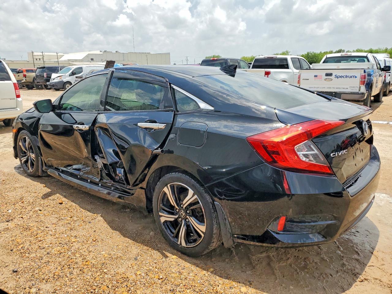 2016 Honda Civic Touring - Фото 2