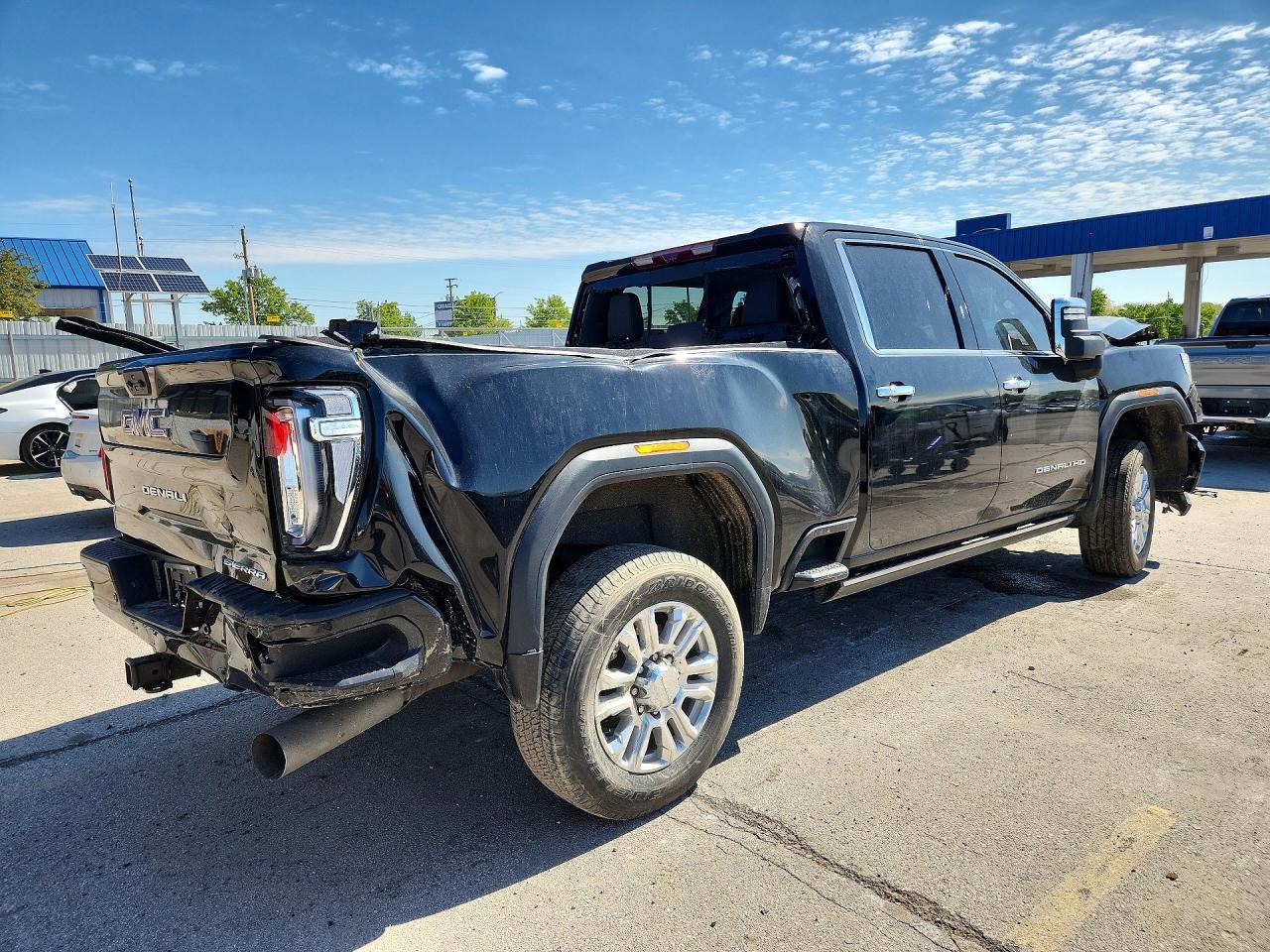 2021 GMC Sierra K2500 Denali - Image 3
