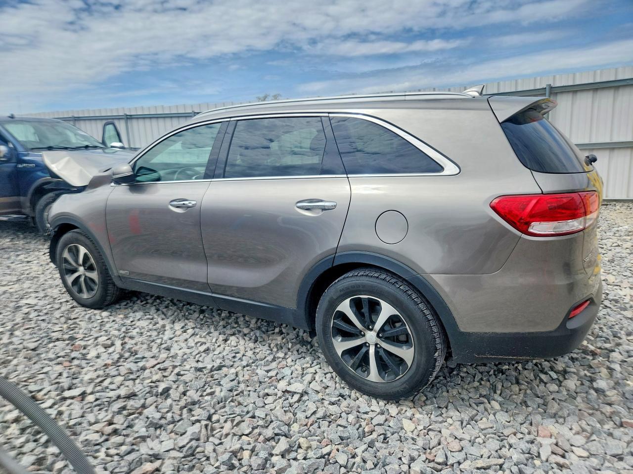 2018 Kia Sorento Ex - Image 2