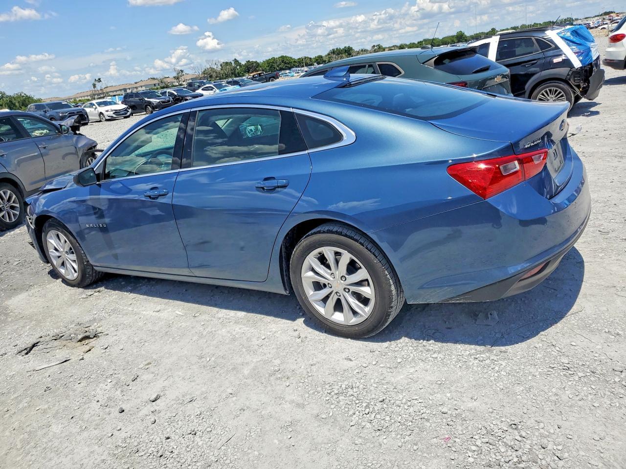 2024 Chevrolet Malibu Lt - Фото 2
