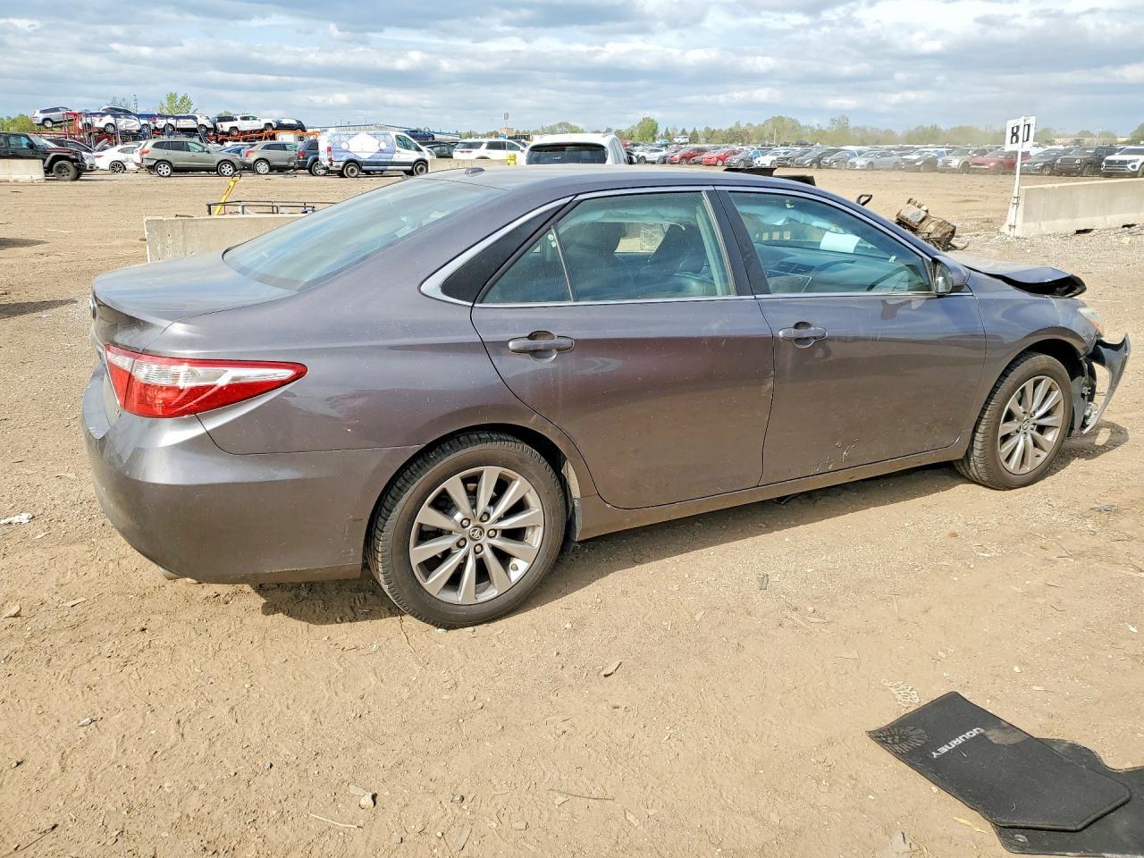 2015 Toyota Camry Xle - Image 3