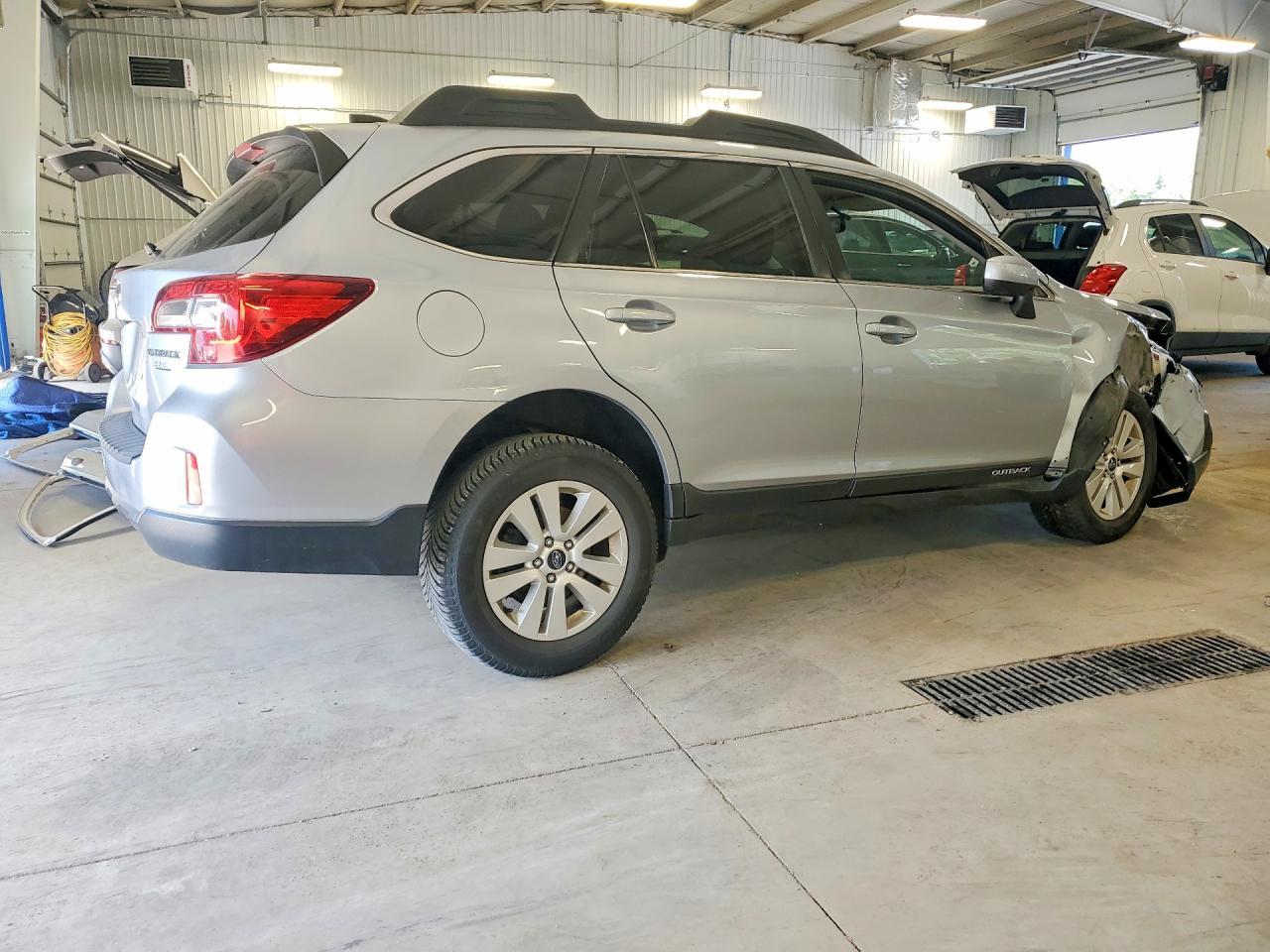 2017 Subaru Outback 2.5I Premium - Фото 3
