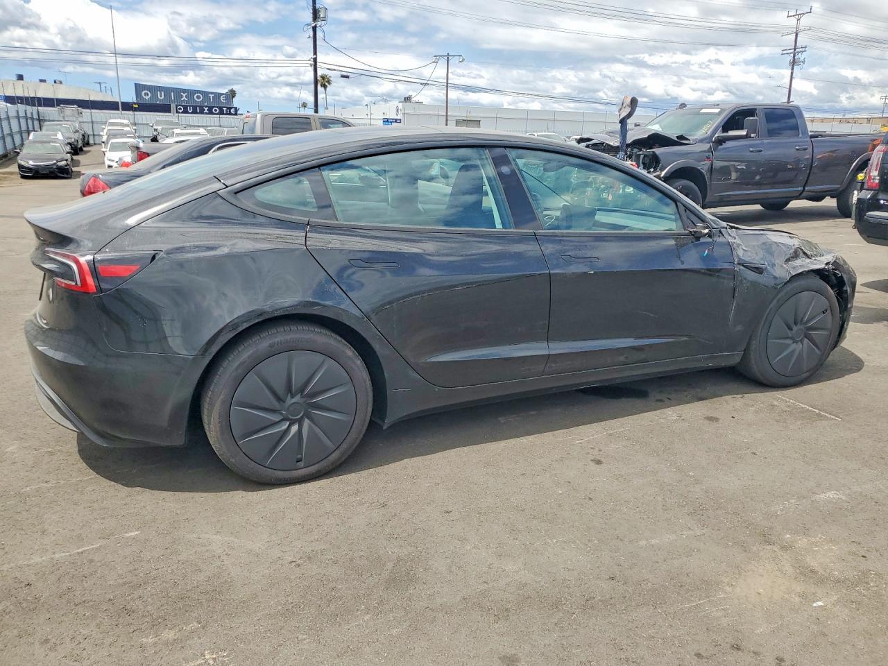 2025 Tesla Model 3 - Фото 3