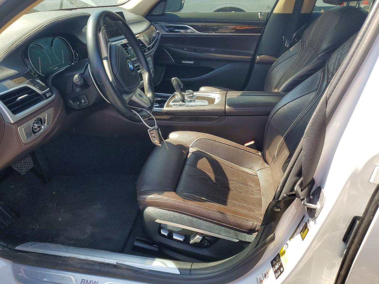 2016 BMW 750 Xi - Image 7