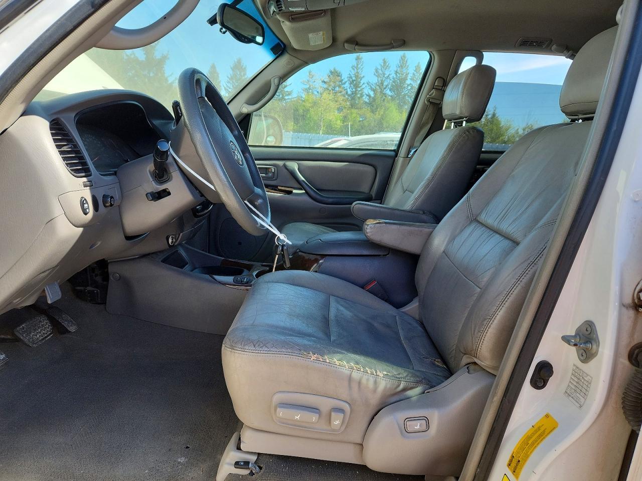 2004 Toyota Sequoia Sr5 - Image 7