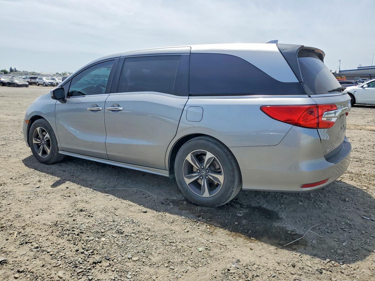 2019 Honda Odyssey Touring - Фото 2