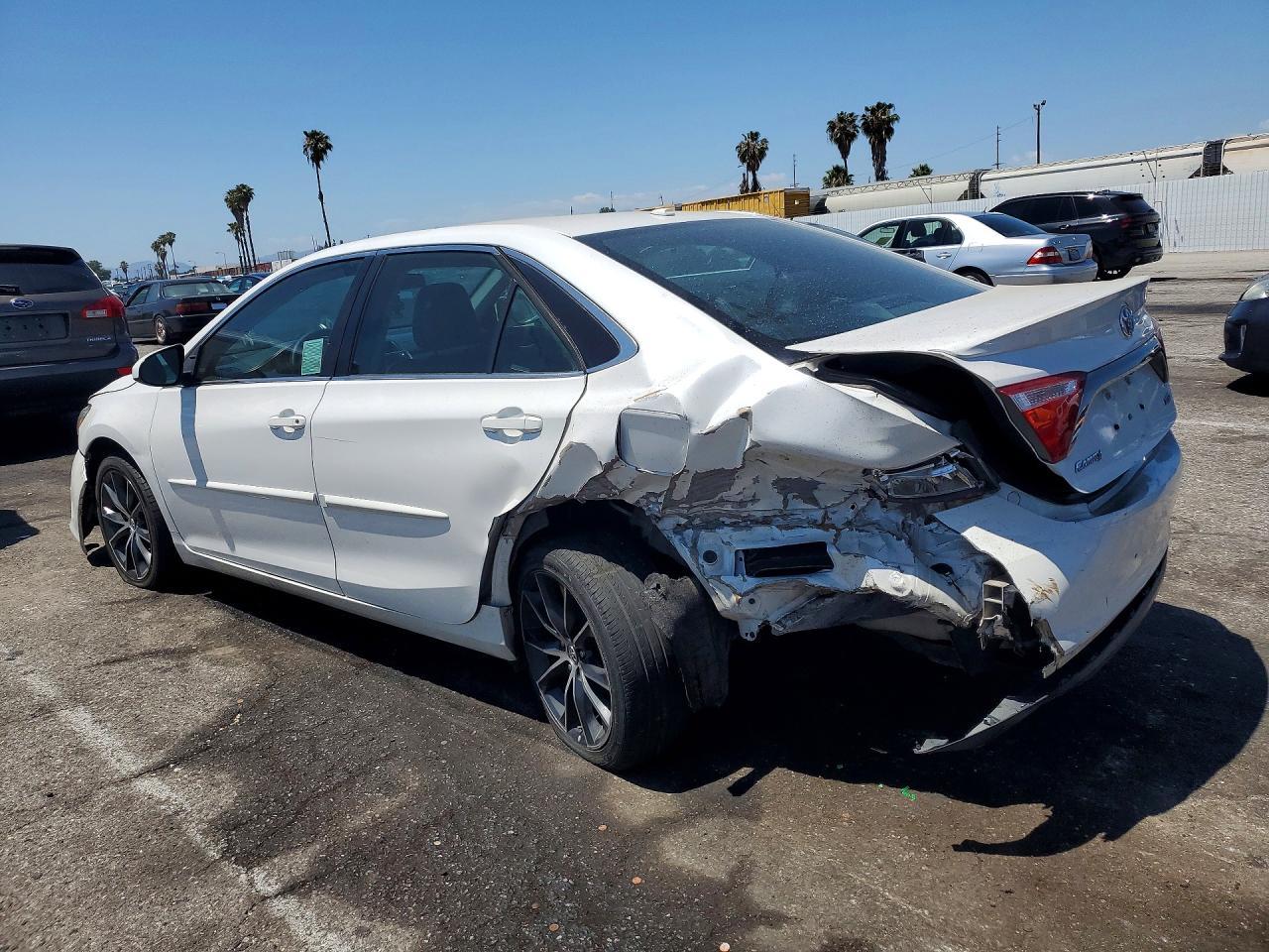 2016 Toyota Camry Xse - Image 2