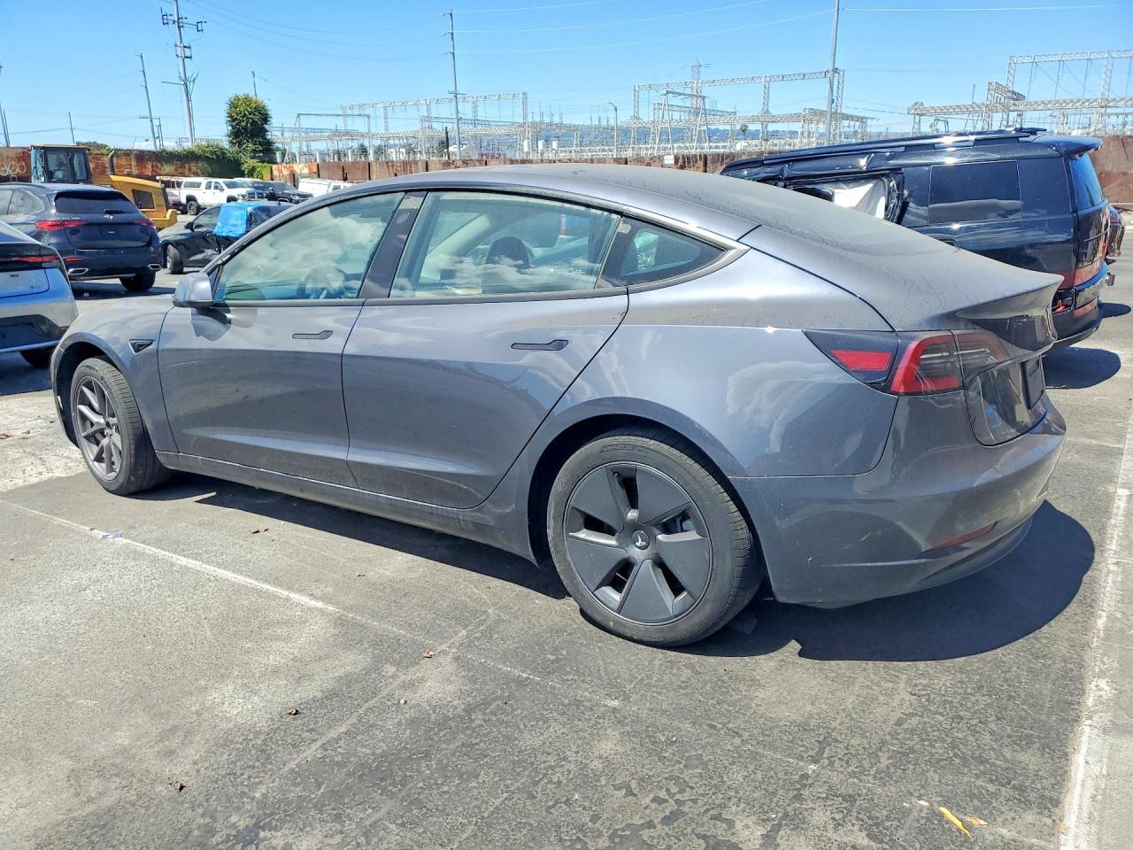 2023 Tesla Model 3 - Фото 2