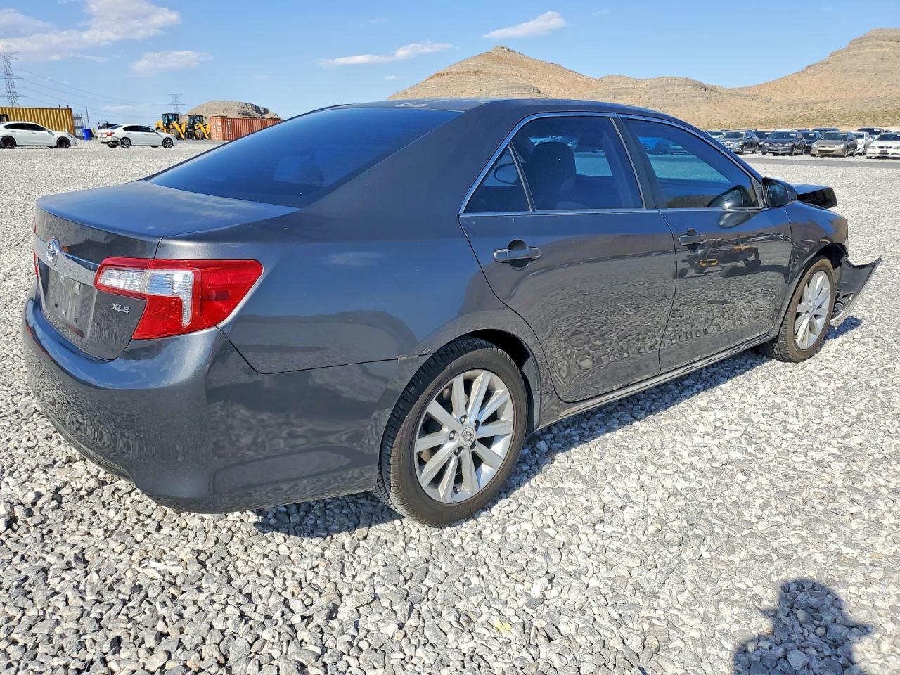 2012 Toyota Camry Xle - Image 3