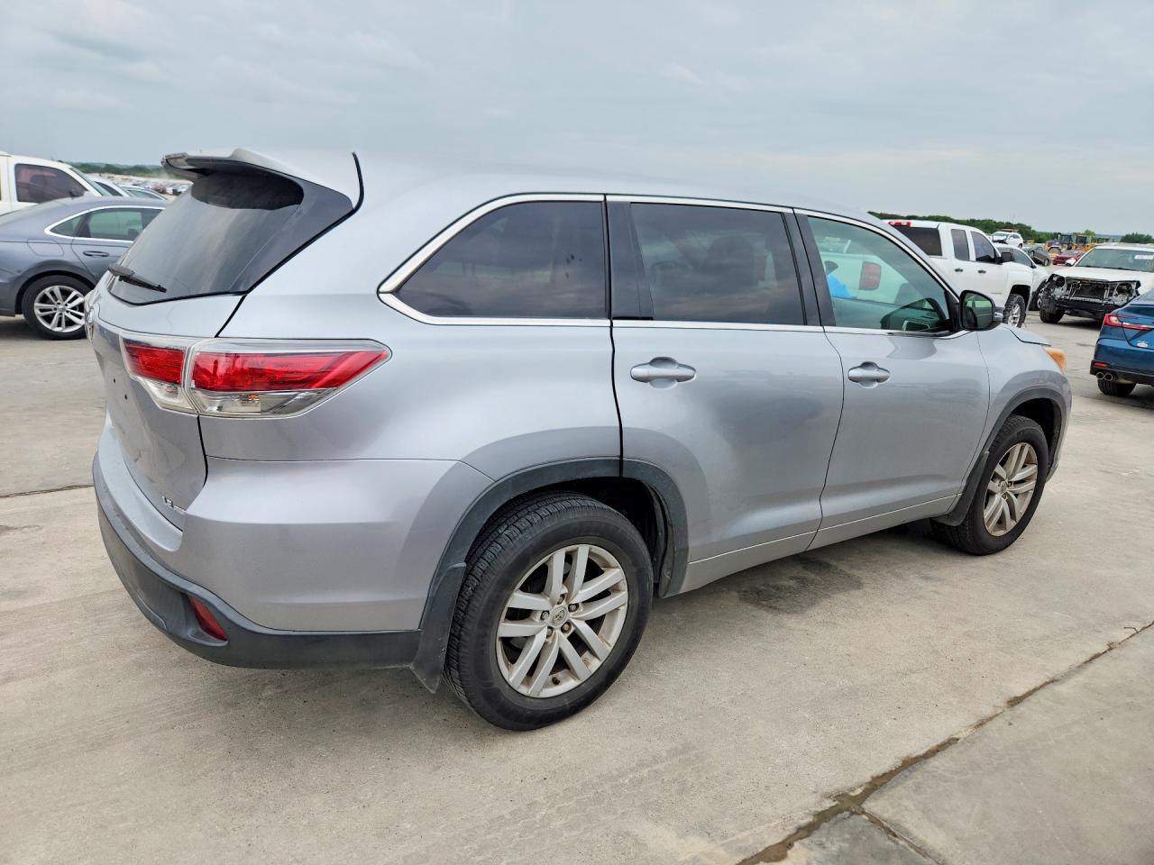 2015 Toyota Highlander Le - Фото 3