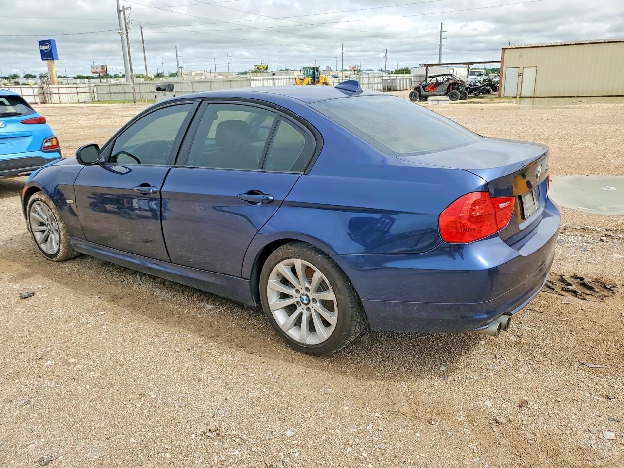 2011 BMW 328 I Sulev - Image 2