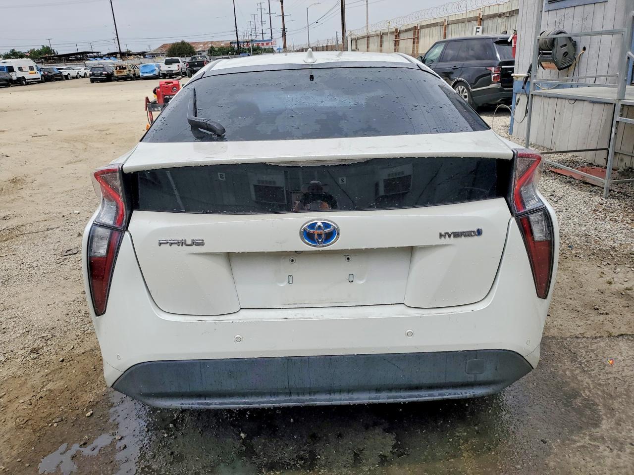 2017 Toyota Prius Two - Фото 6