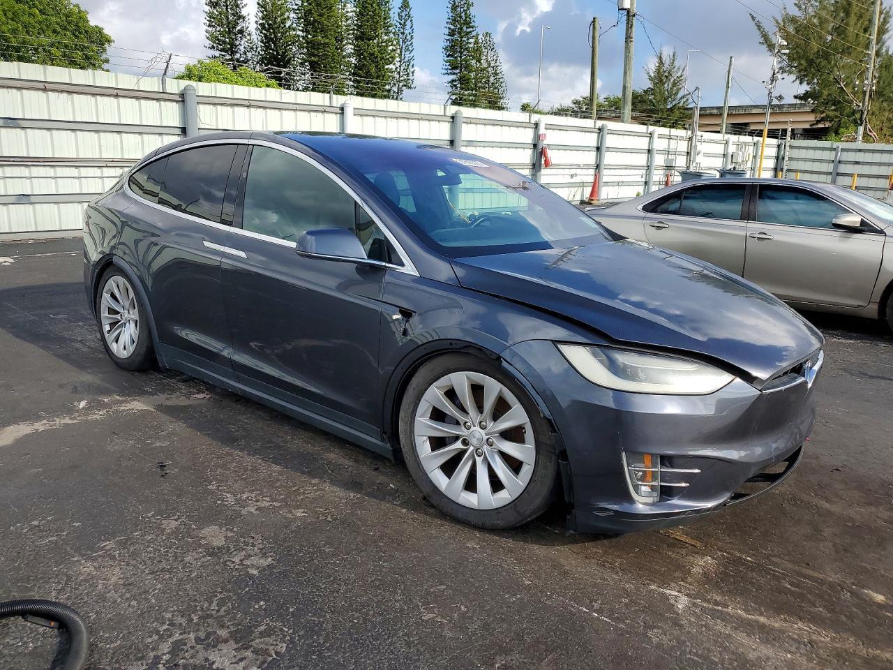 2017 Tesla Model X 100D - Image 4