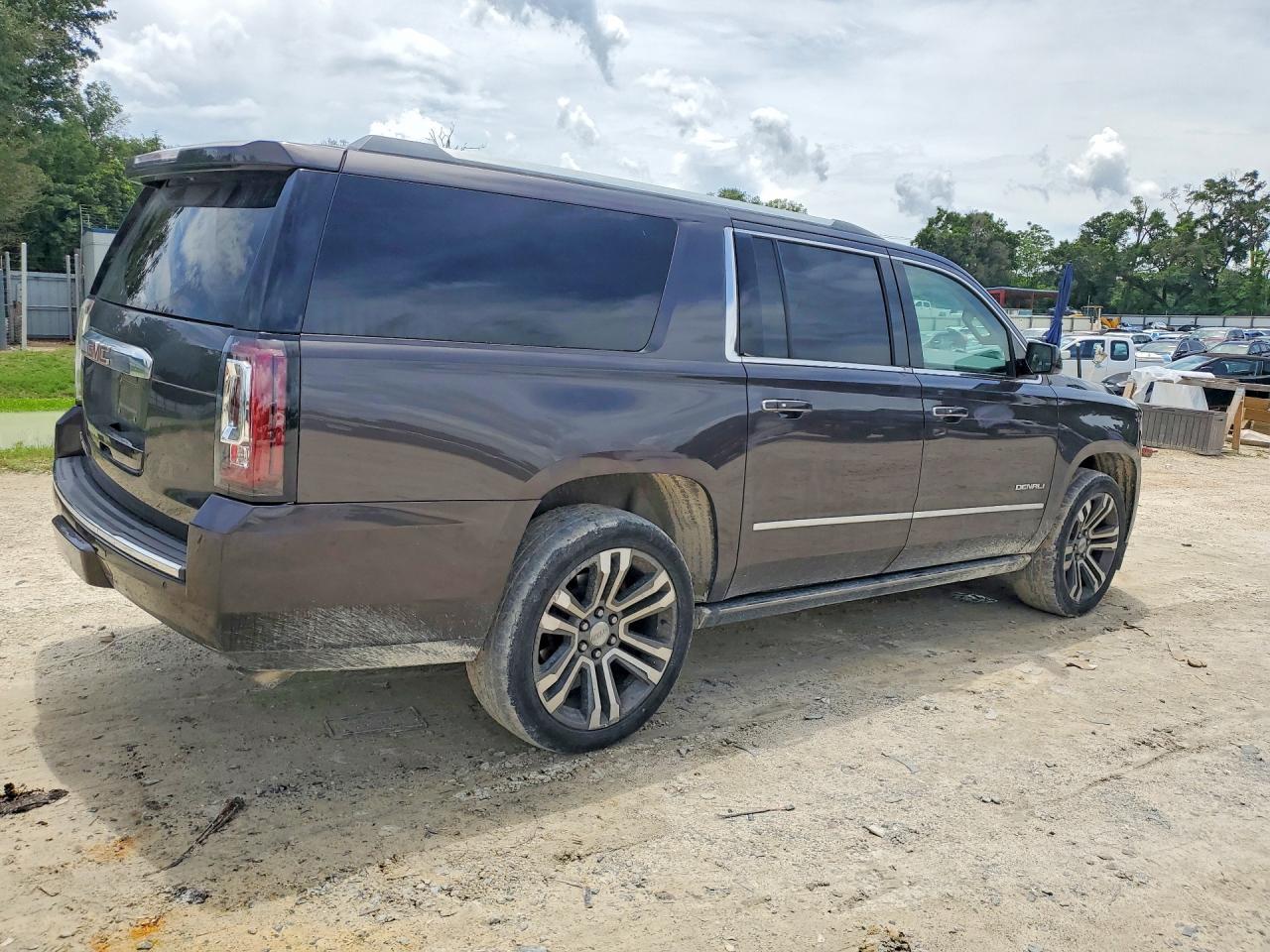 2017 GMC Yukon Xl Denali - Image 3
