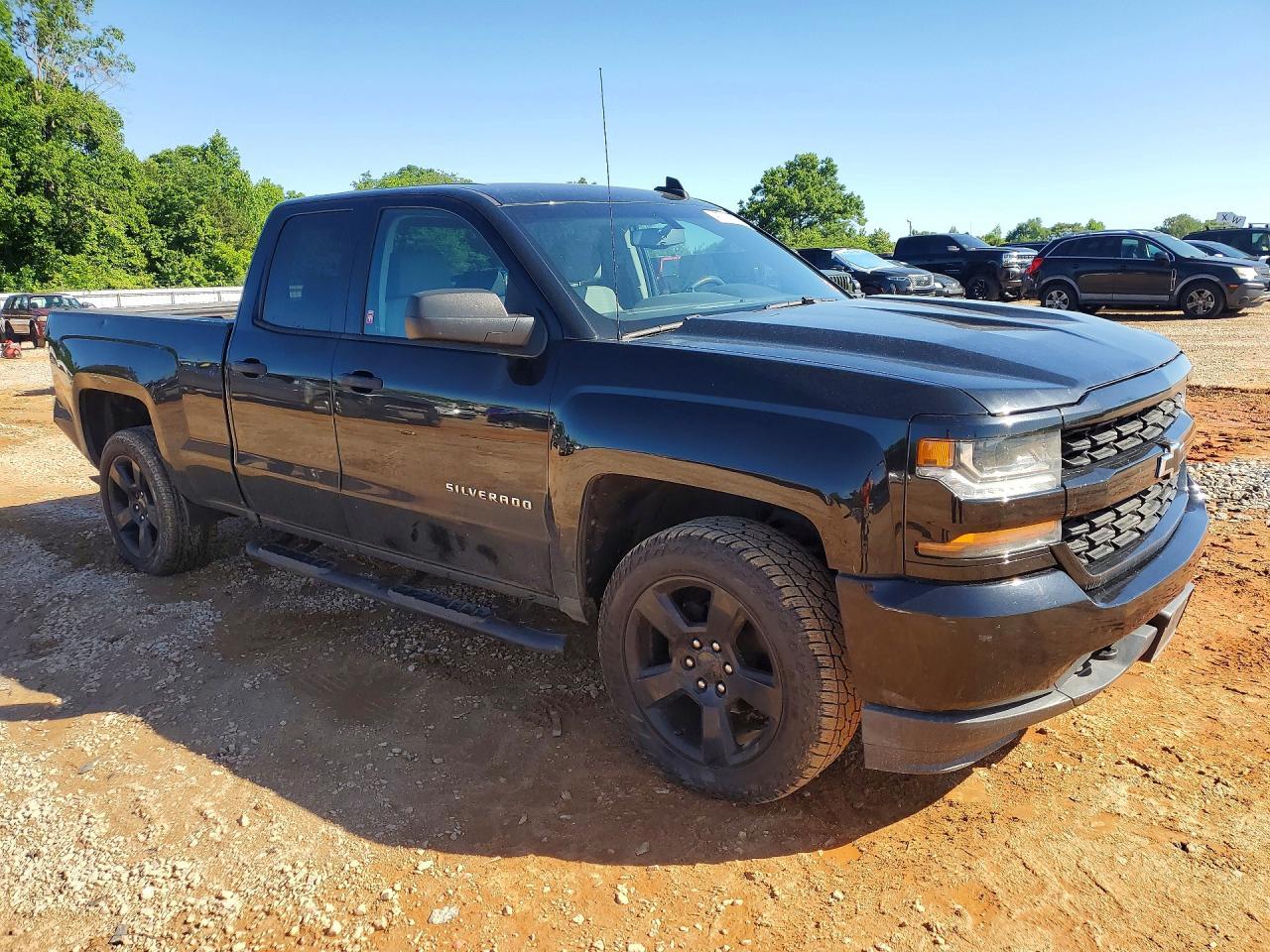 2018 Chevrolet Silverado K1500 Custom - Фото 4