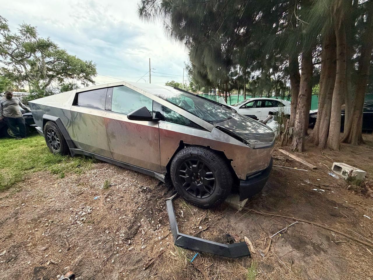 2024 Tesla Cybertruck - Фото 2