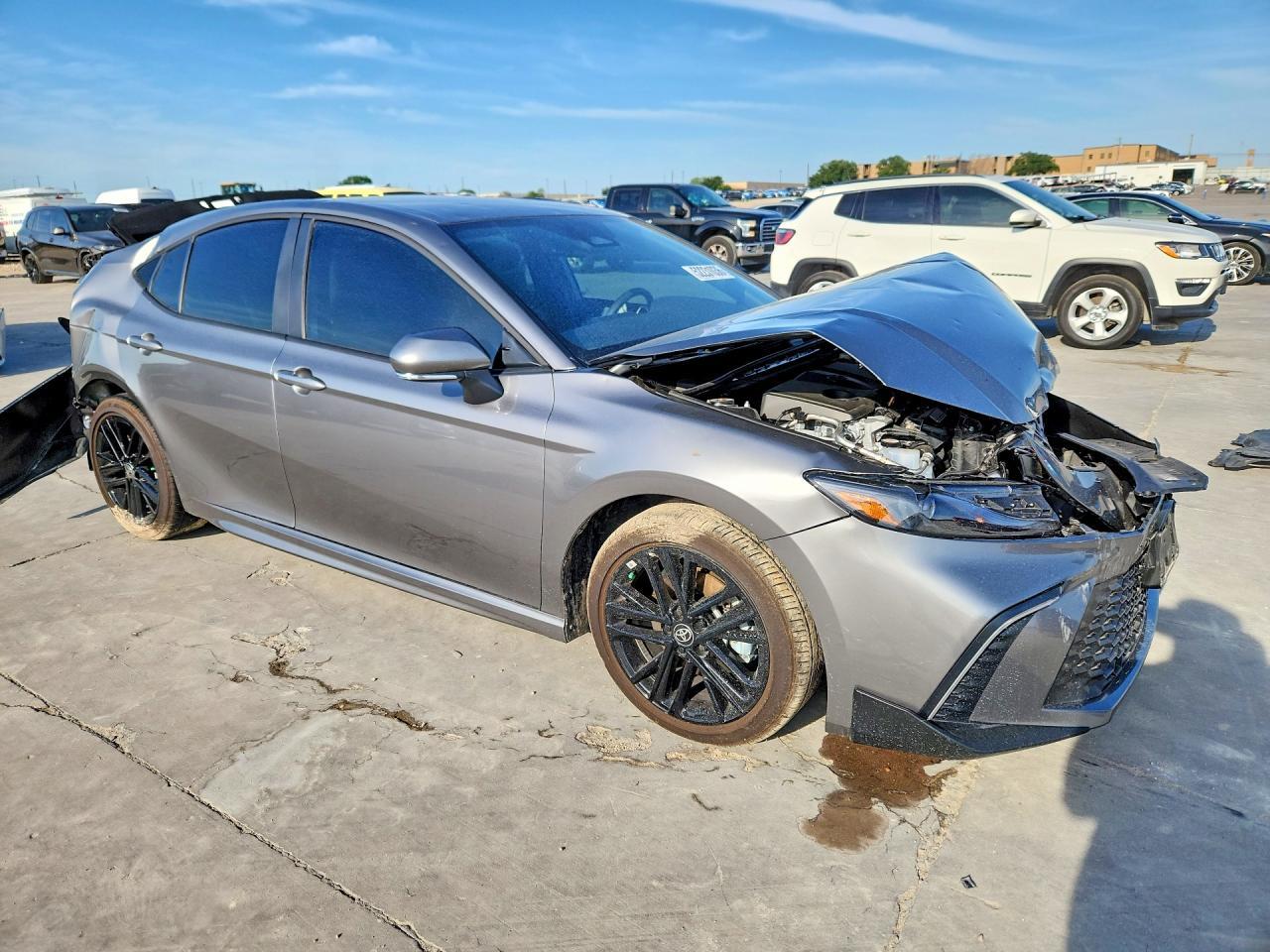 2025 Toyota Camry Se - Image 4