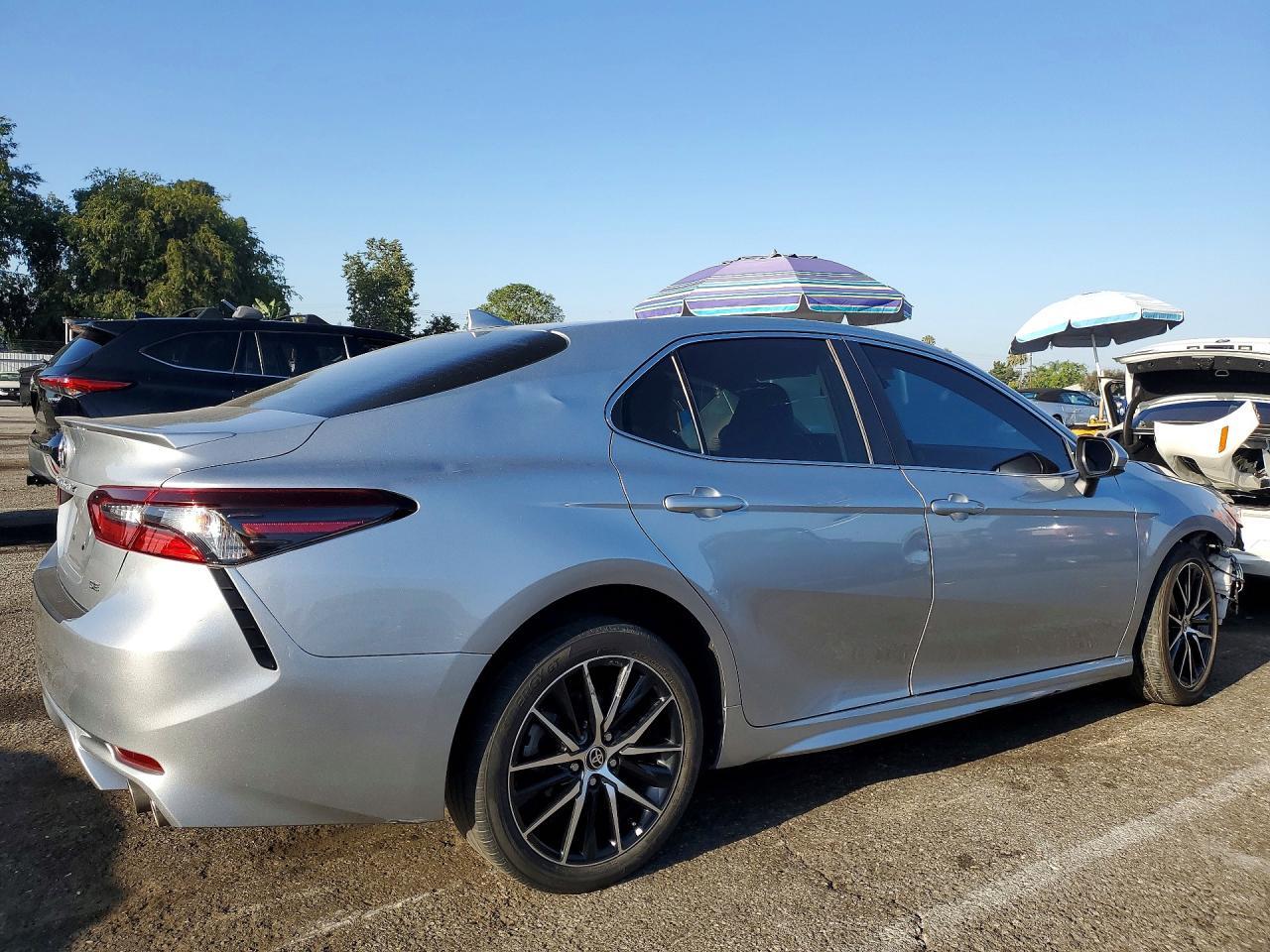 2021 Toyota Camry Se - Фото 3