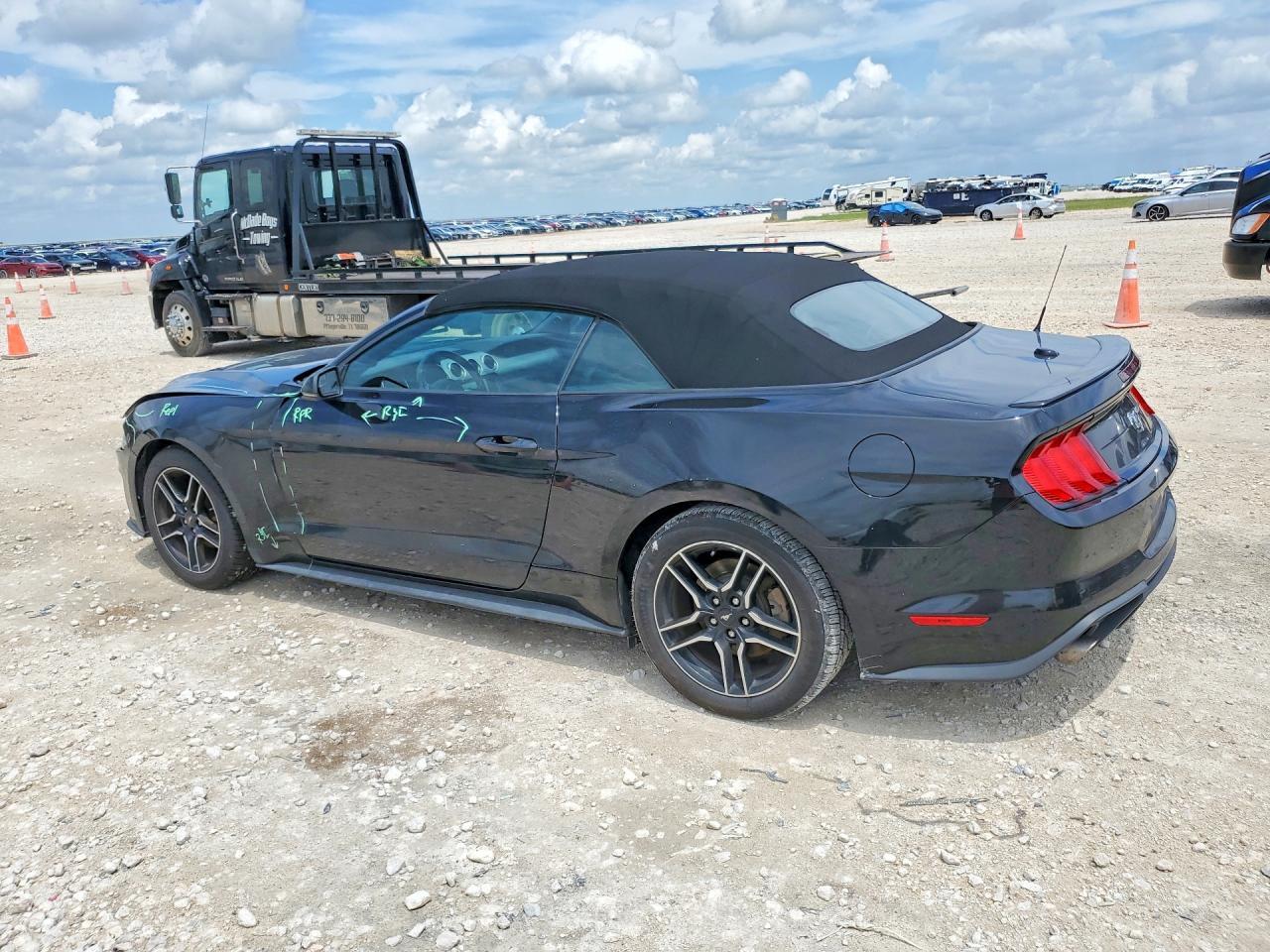 2020 Ford Mustang - Фото 2