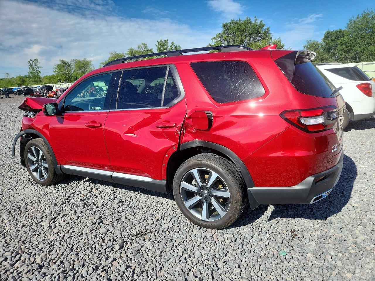 2025 Honda Pilot Touring - Image 2