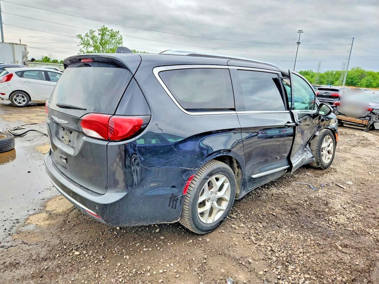 2018 Chrysler Pacifica Touring L - Фото 3
