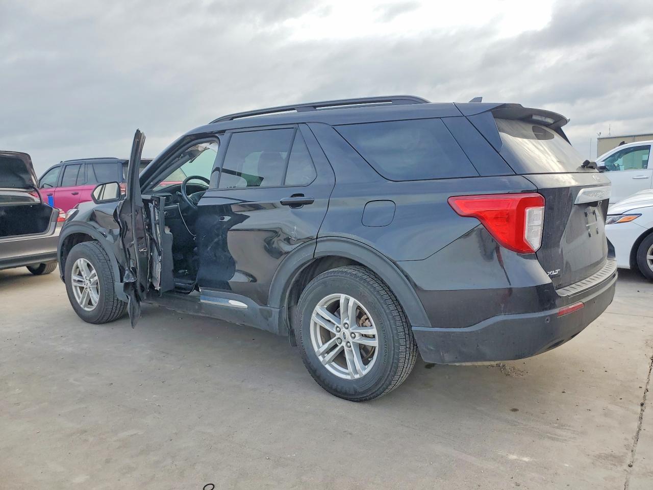 2022 Ford Explorer Xlt - Image 2
