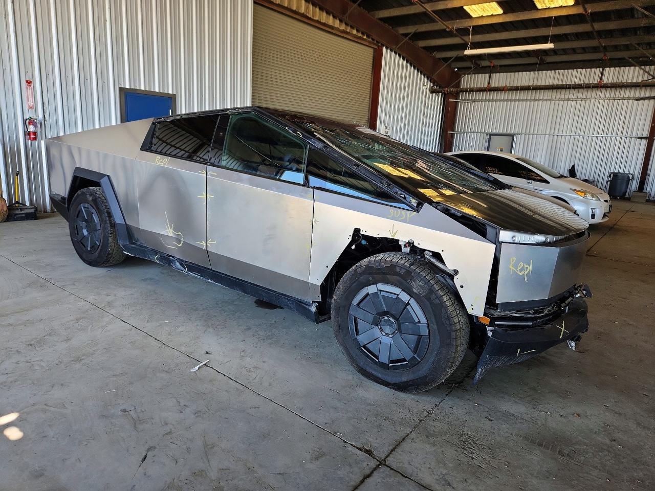2024 Tesla Cybertruck - Фото 4