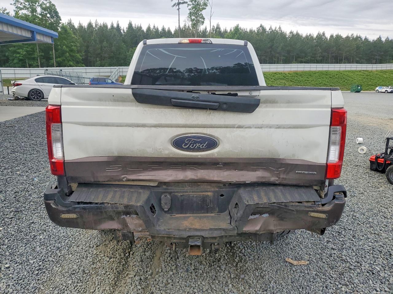 2017 Ford F250 Super Duty - Фото 6