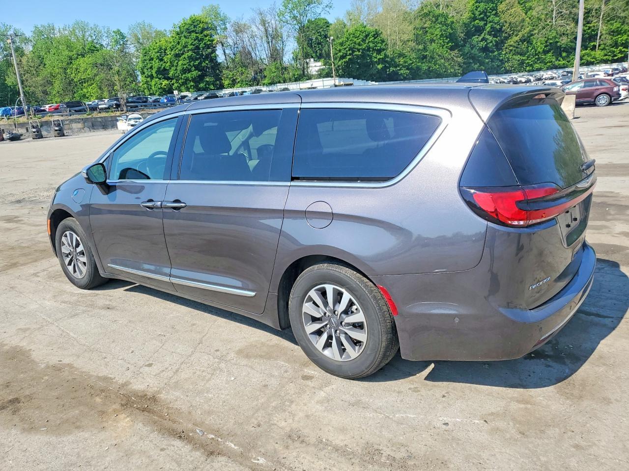 2023 Chrysler Pacifica Hybrid Limited - Image 2