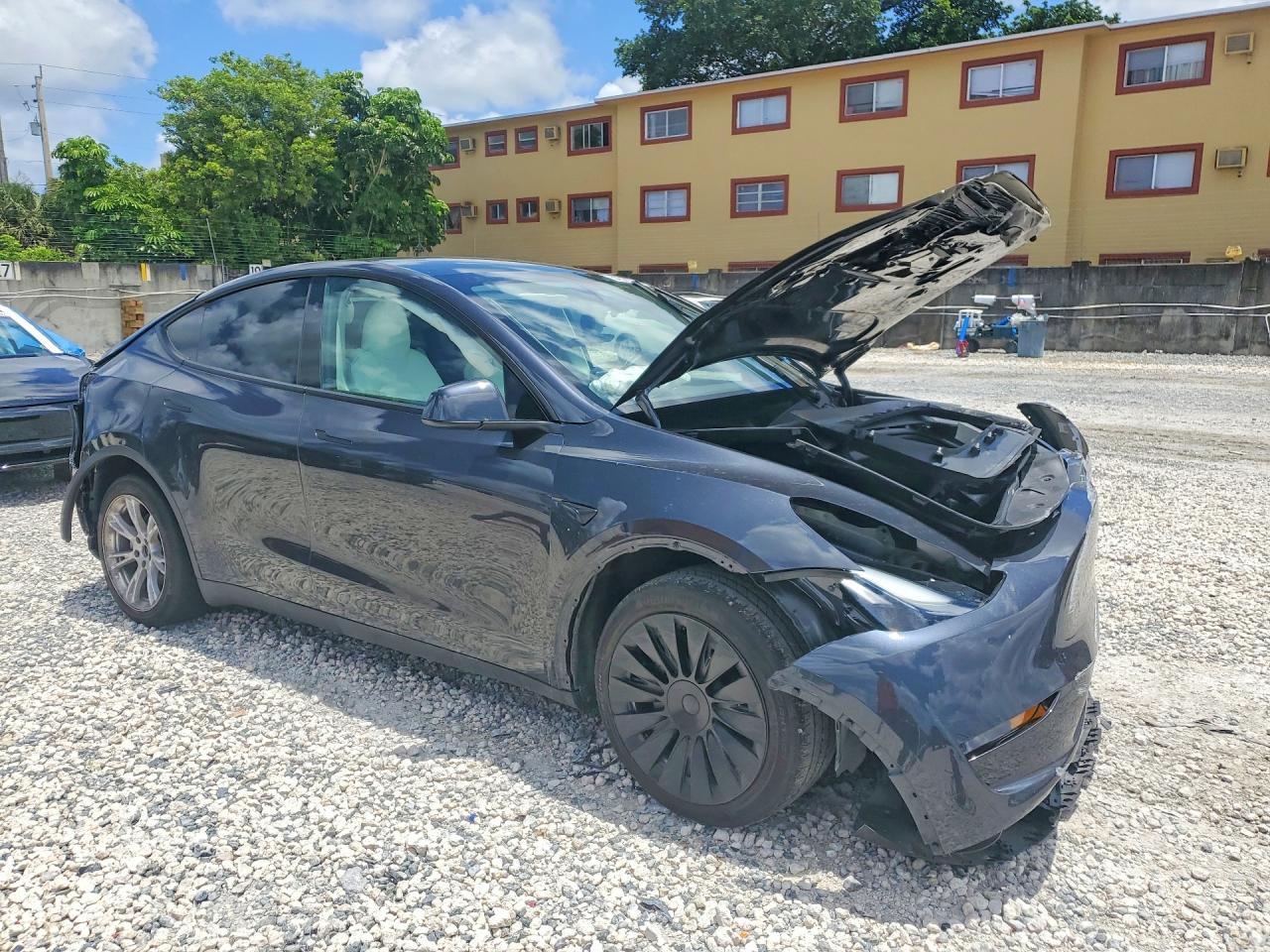 2024 Tesla Model Y - Image 4