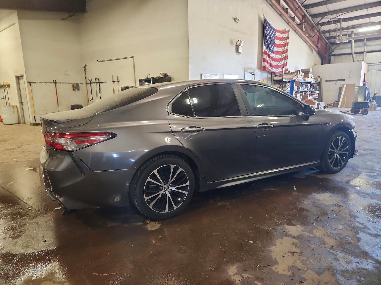 2019 Toyota Camry Se - Image 3