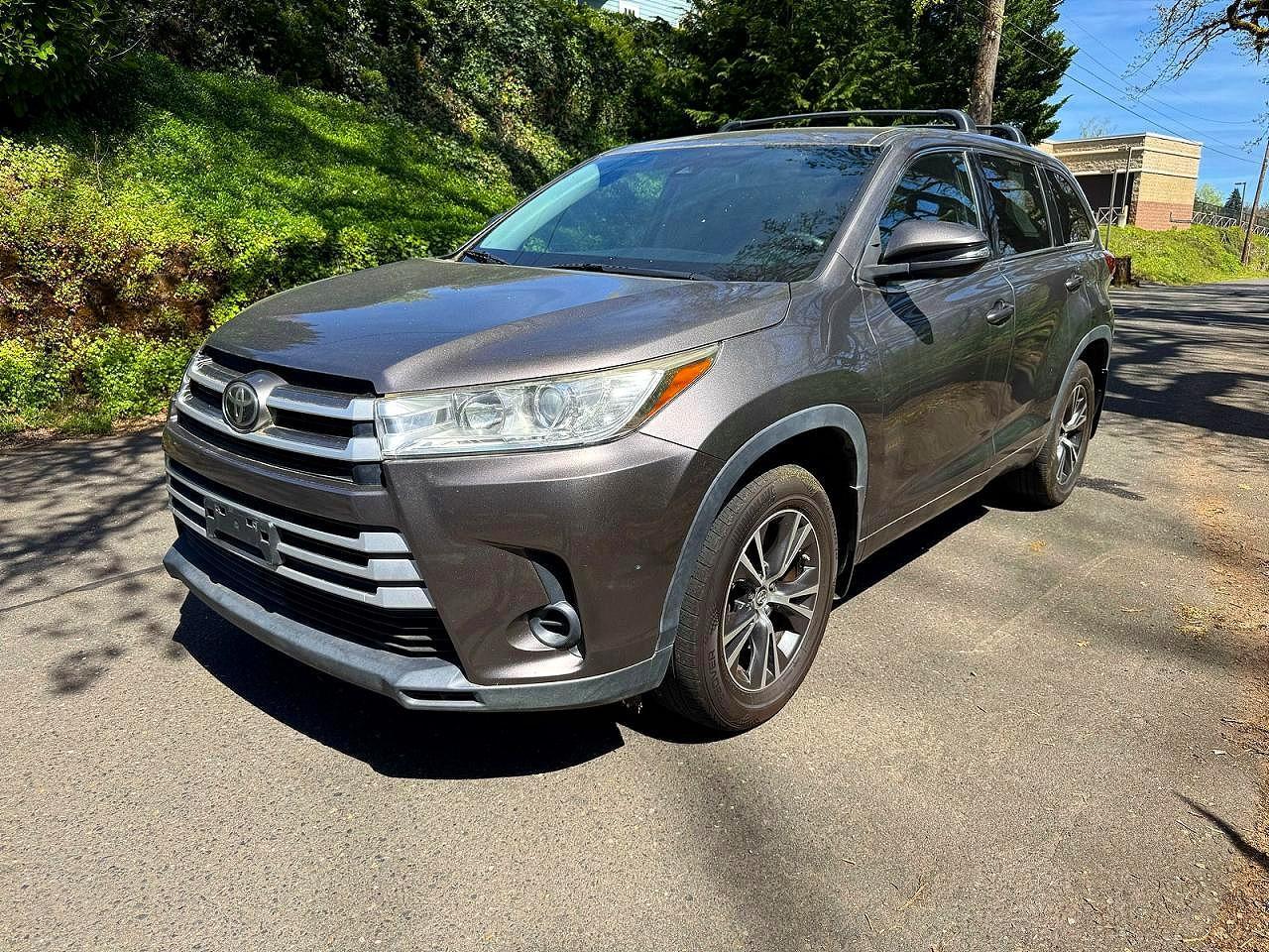 2017 Toyota Highlander Le - Фото 2