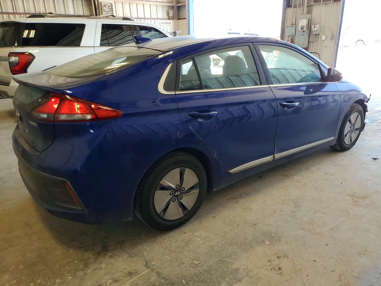 2022 Hyundai Ioniq Se - Image 3