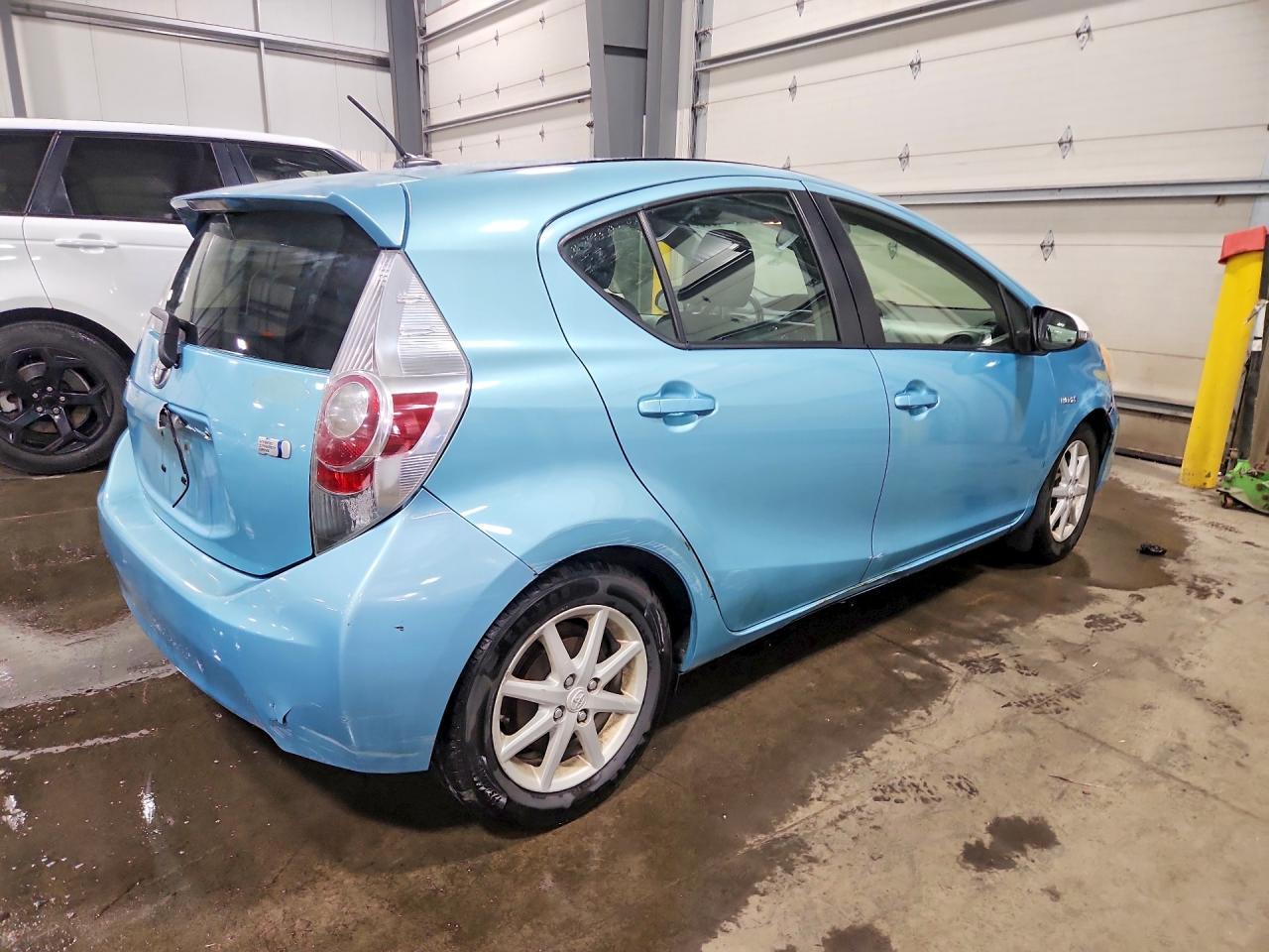 2012 Toyota Prius C Three - Фото 3
