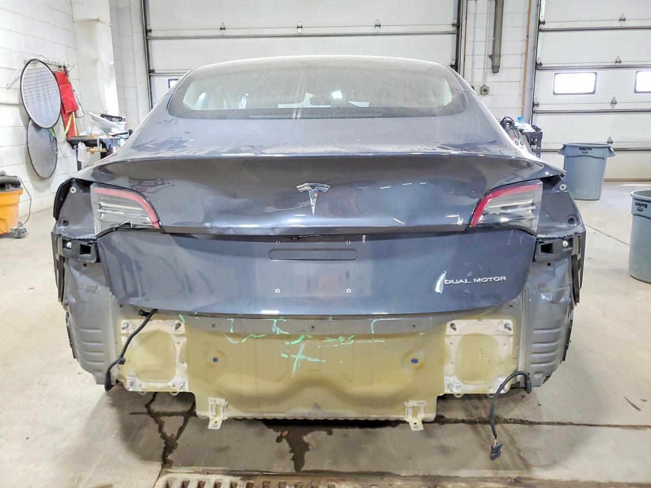 2018 Tesla Model 3 - Фото 6