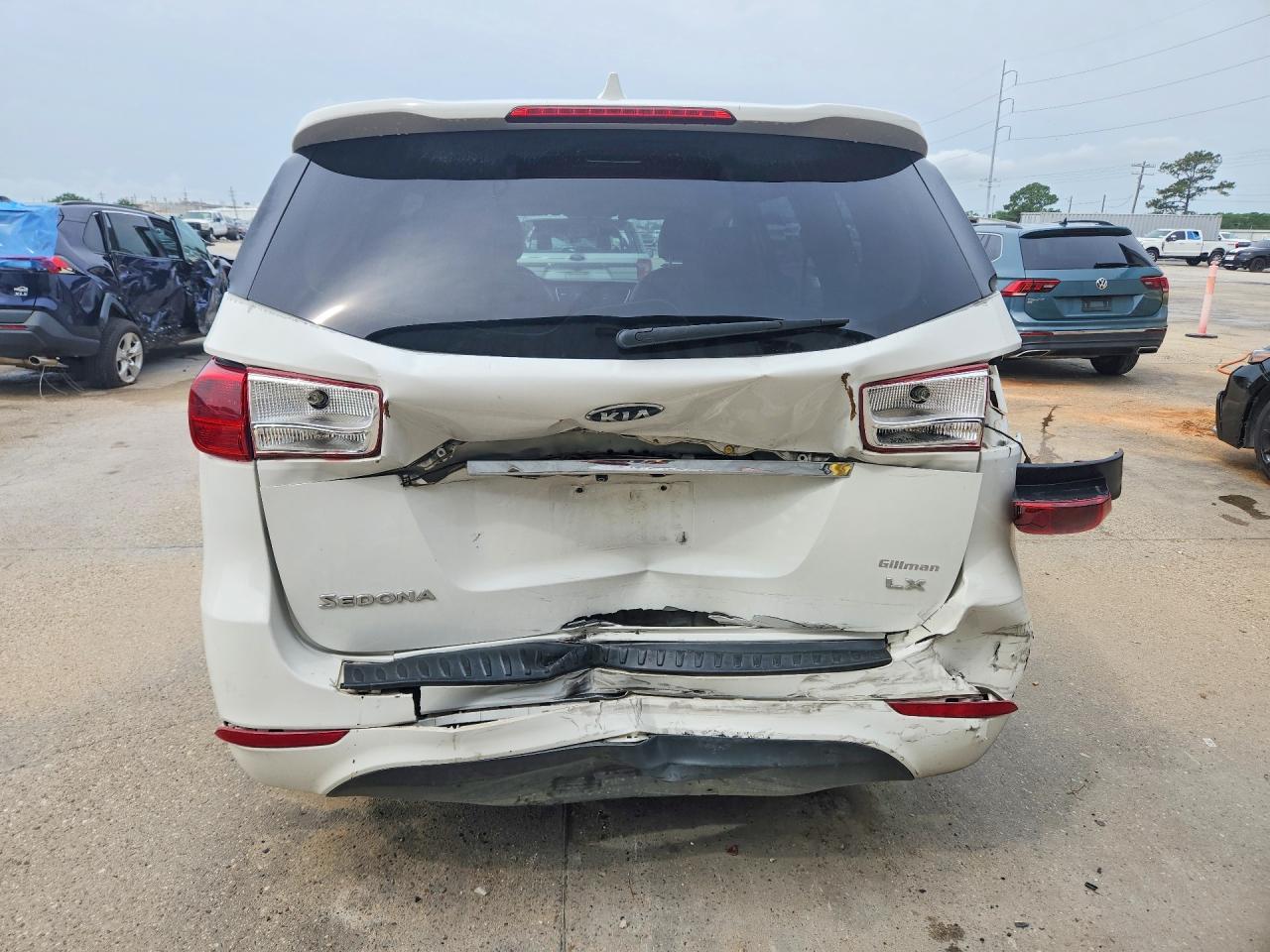 2017 Kia Sedona Lx - Фото 6